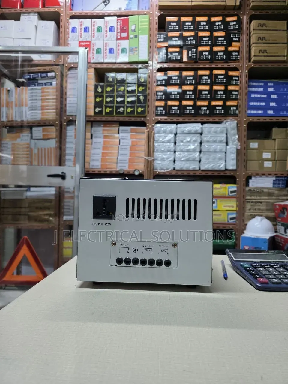 Heavy-Duty Voltage Regulator / Transformer With 110V & 220V Output