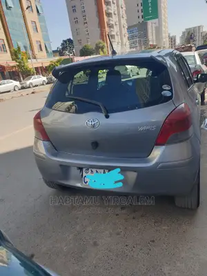 Toyota Yaris 2010 Gray