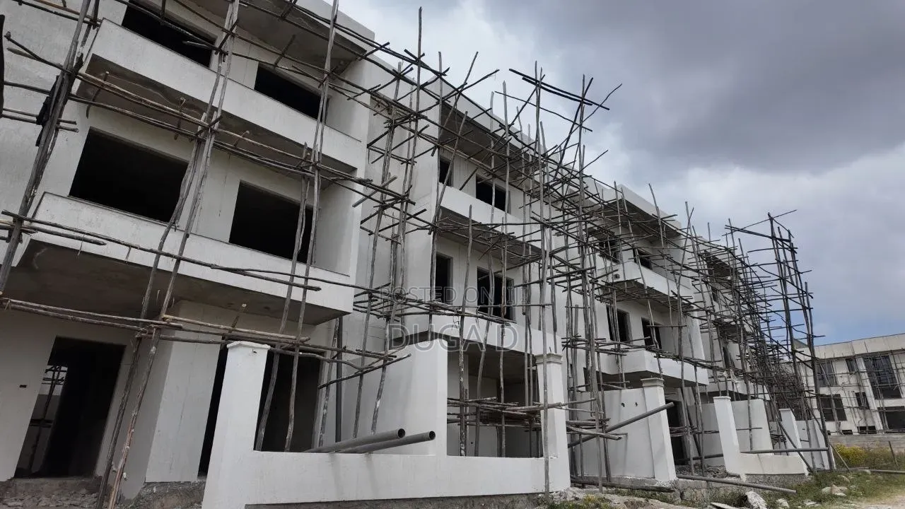 4bdrm Villa in Eniy Realestate, Bole for sale