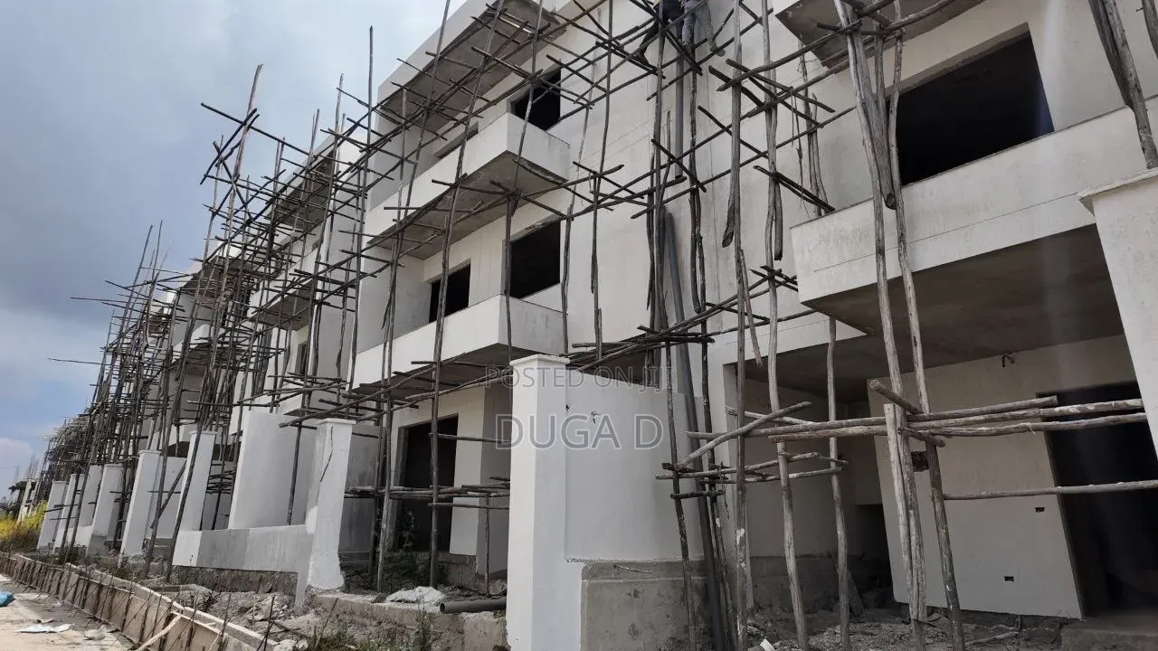 4bdrm Villa in Eniy Realestate, Bole for sale