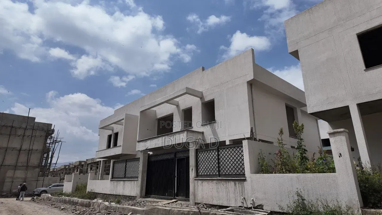 4bdrm Villa in Eniy Realestate, Bole for sale