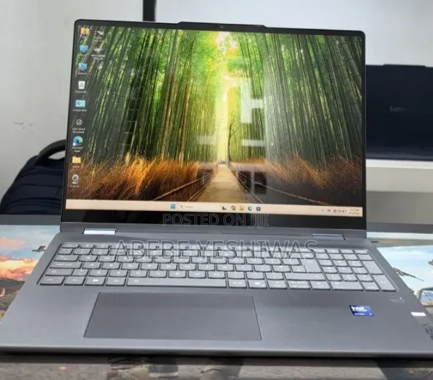 New Laptop Lenovo Yoga 7i 16GB Intel Core Ultra 7 SSD 512GB