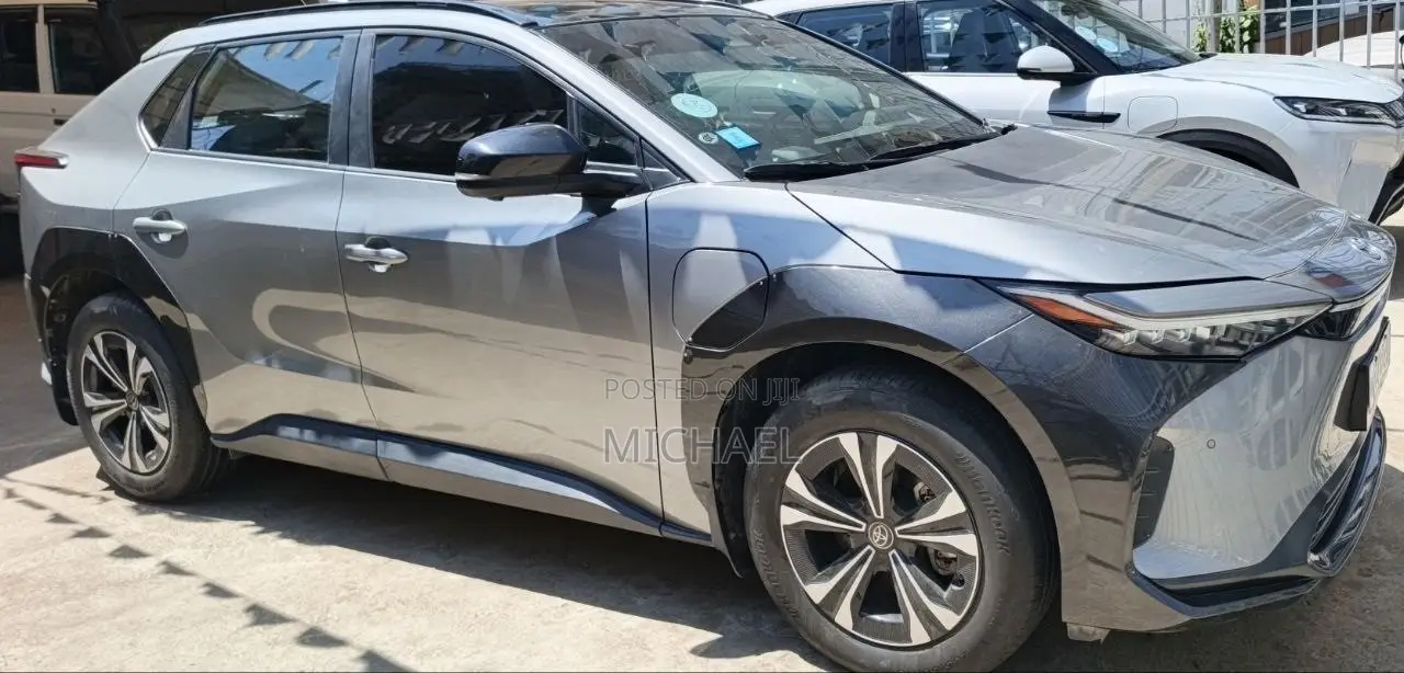 Toyota bZ4X 71.4 kWh FWD 2023 Gray