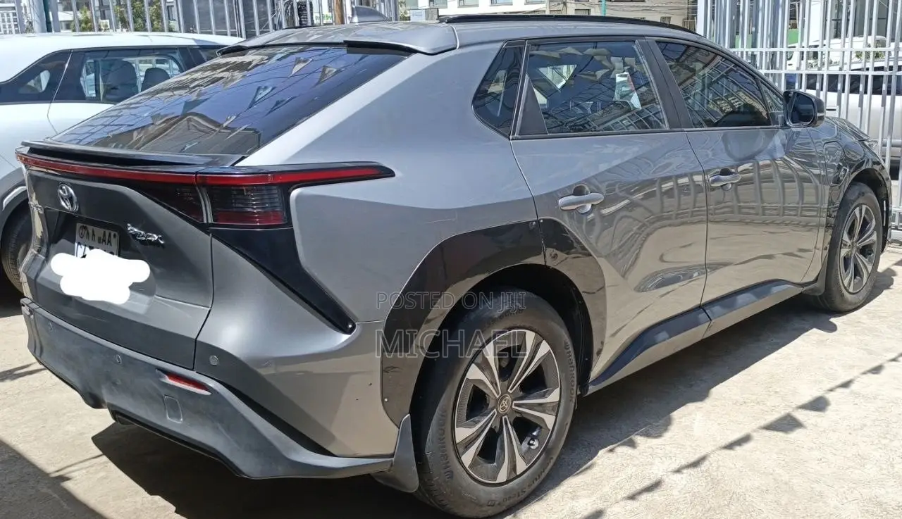 Toyota bZ4X 71.4 kWh FWD 2023 Gray
