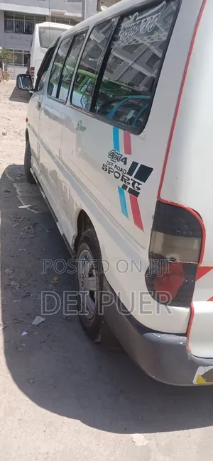 Toyota Grand HiAce 1999 White