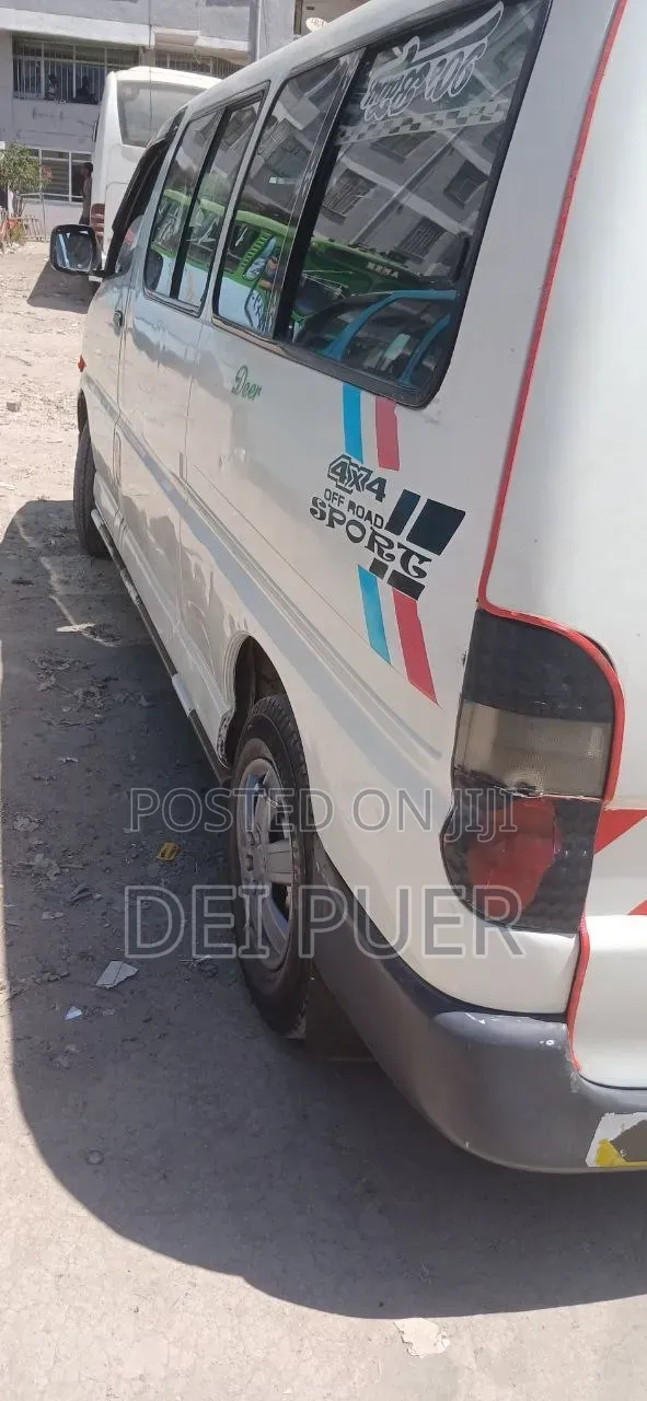 Toyota Grand HiAce 1999 White