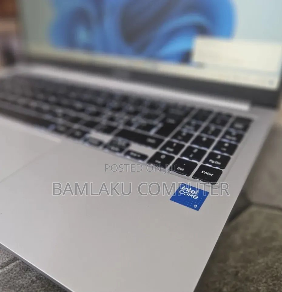 New Laptop Samsung Galaxy Book4 8GB Intel Core 5 SSD 512GB