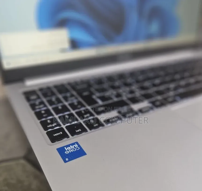 New Laptop Samsung Galaxy Book4 8GB Intel Core 5 SSD 512GB
