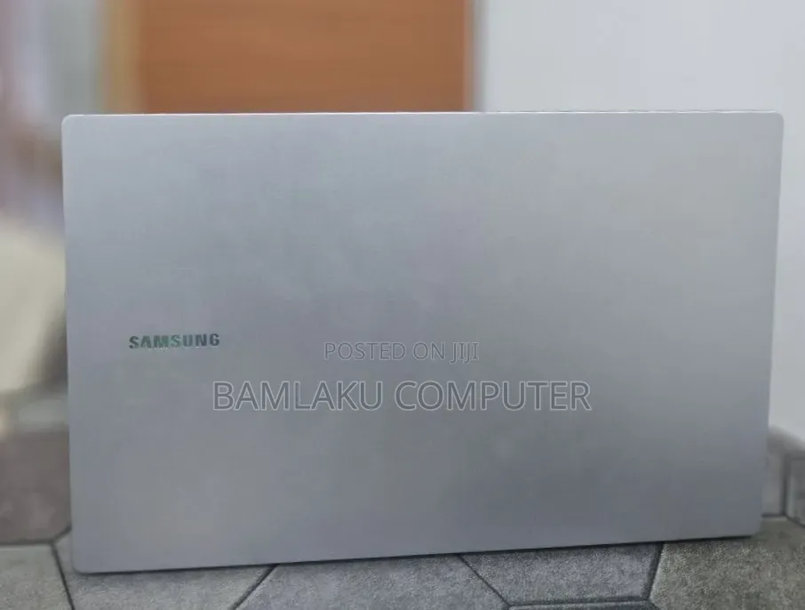 New Laptop Samsung Galaxy Book4 8GB Intel Core 5 SSD 512GB