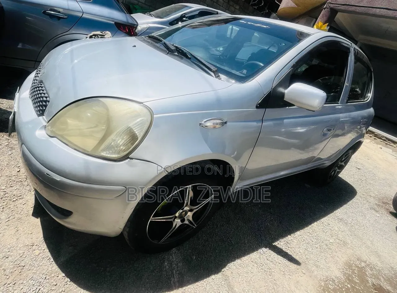 Toyota Vitz 2003 Silver