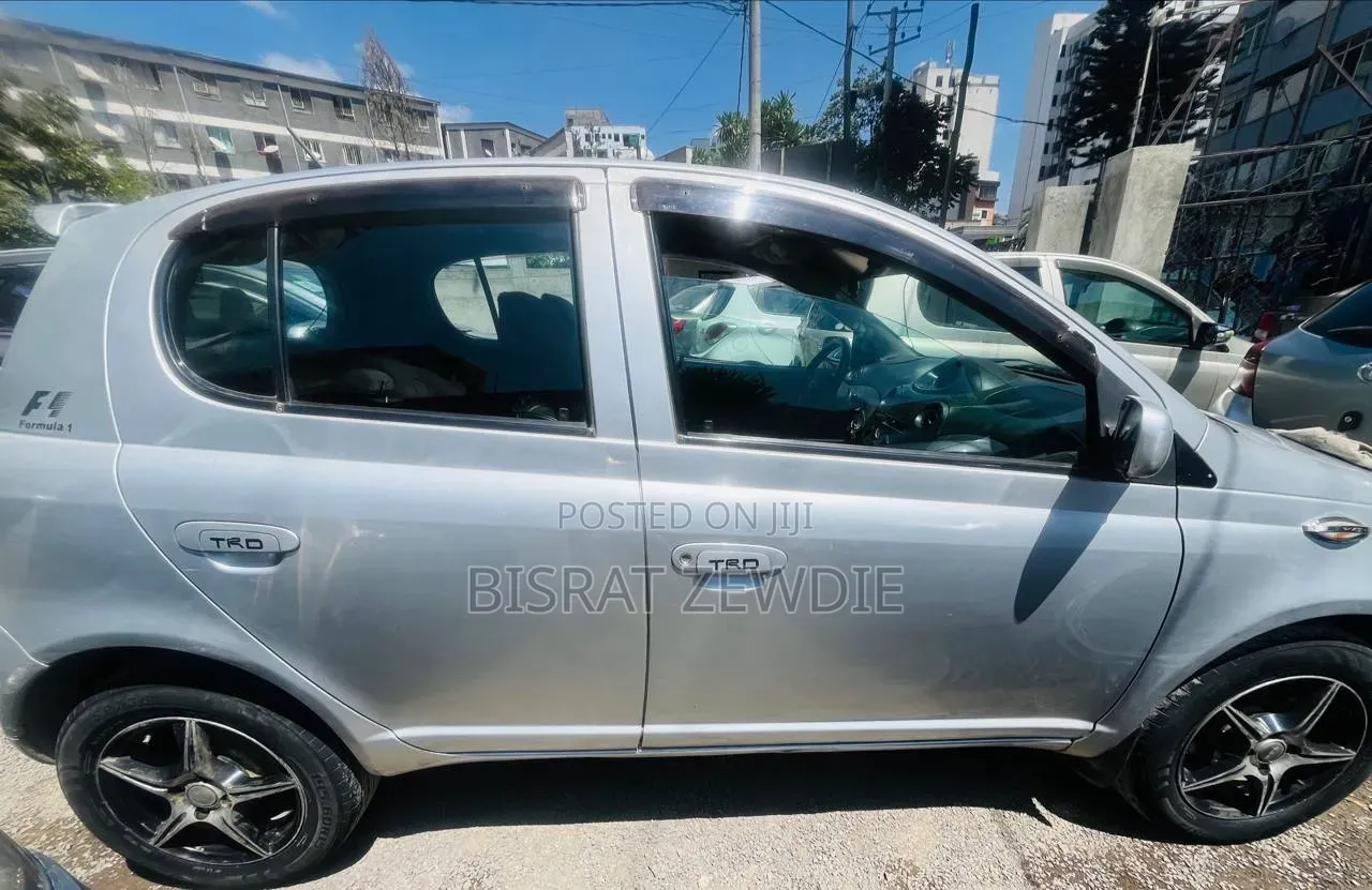 Toyota Vitz 2003 Silver