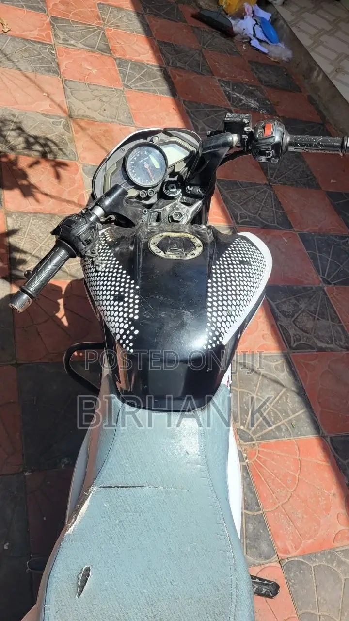 Bajaj Pulsar NS 200 2015 White