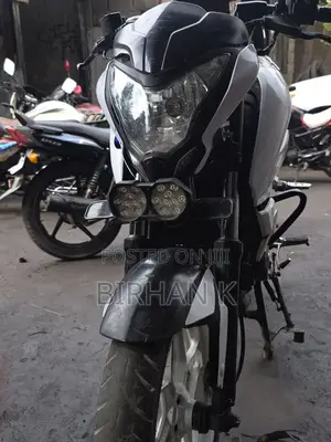 Bajaj Pulsar NS 200 2015 White