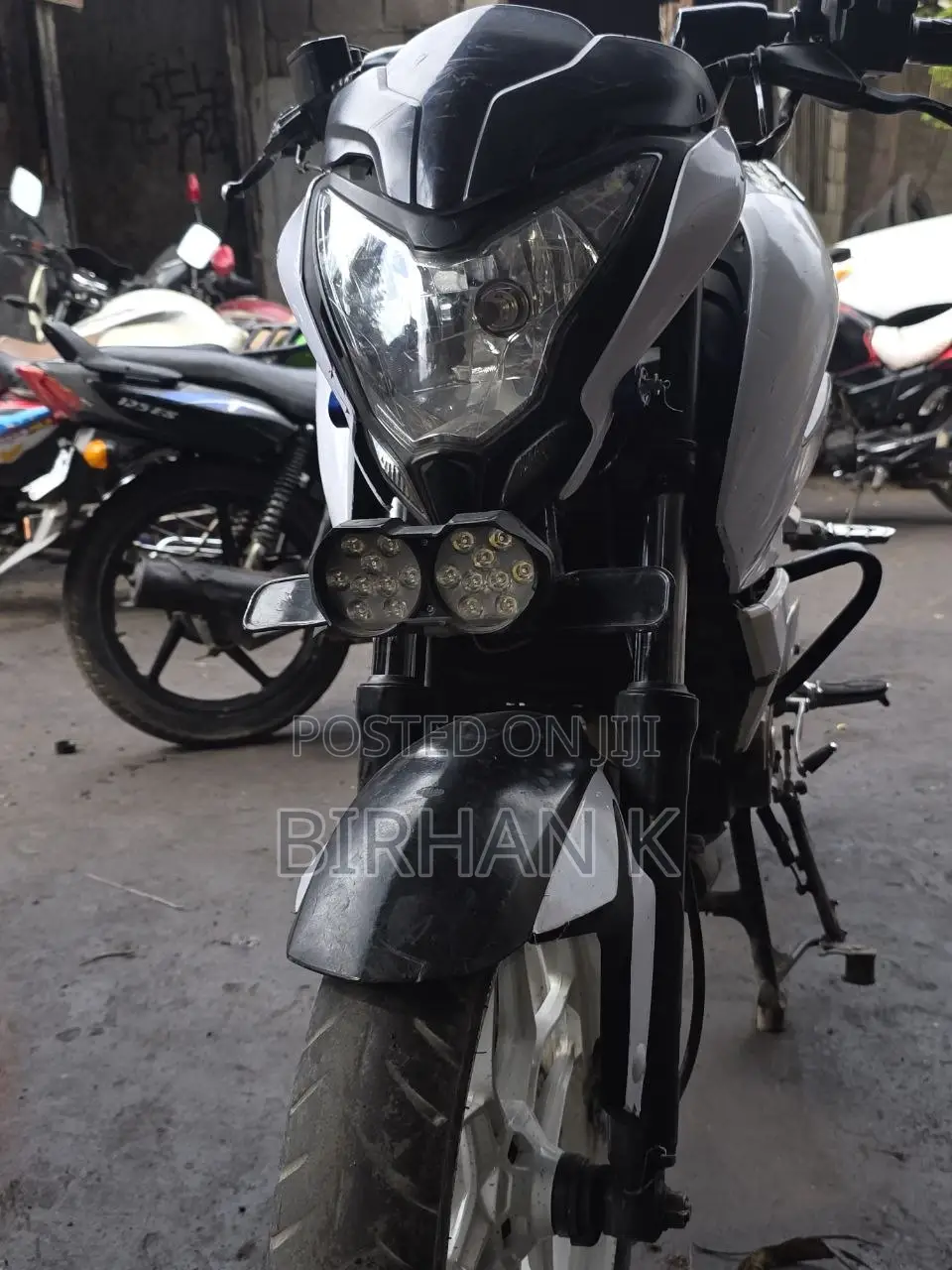 Bajaj Pulsar NS 200 2015 White