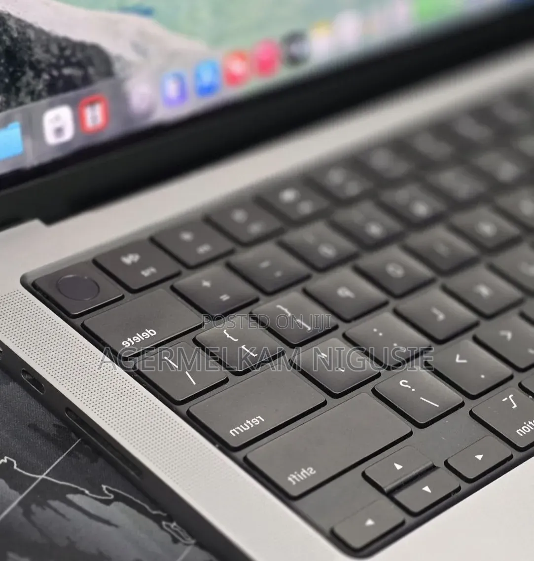 New Laptop Apple MacBook Pro 2021 M1 32GB Intel Core i9 SSD 512GB