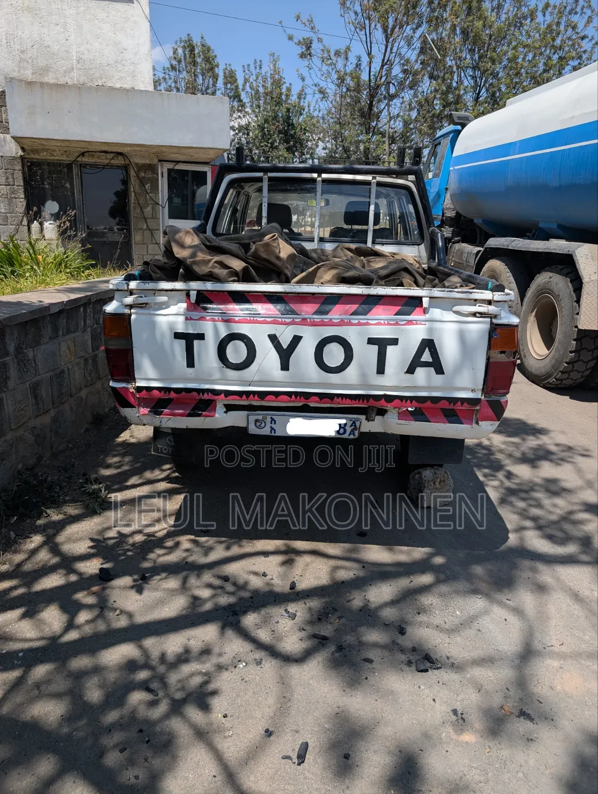 Toyota Hilux 1988 White