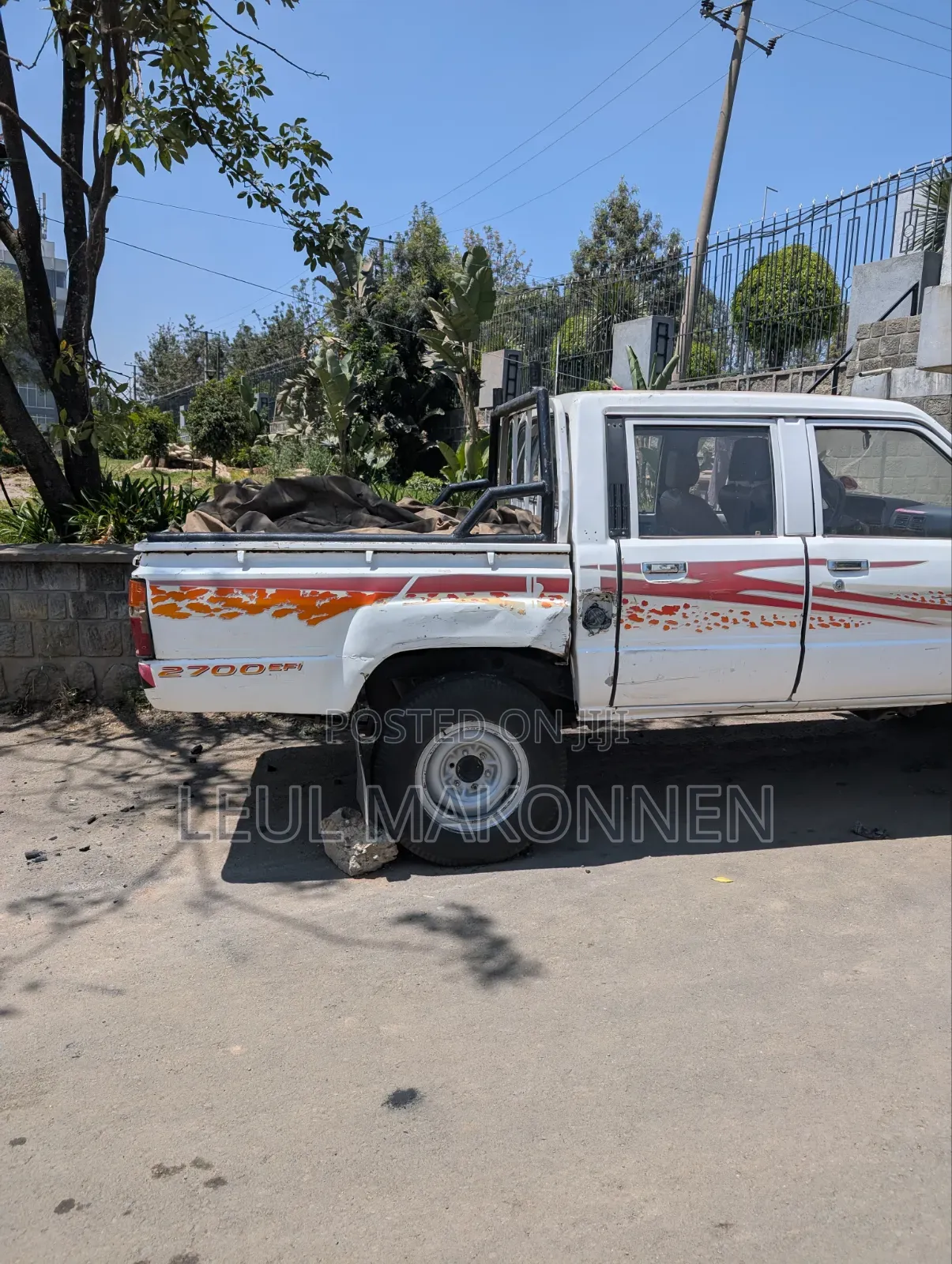 Toyota Hilux 1988 White