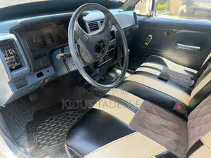 Nissan DoubleCab 1988 White