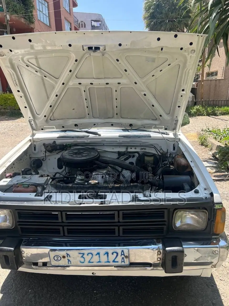 Nissan DoubleCab 1988 White