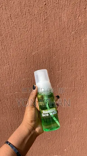 Tea Trea Foaming Facial Wash