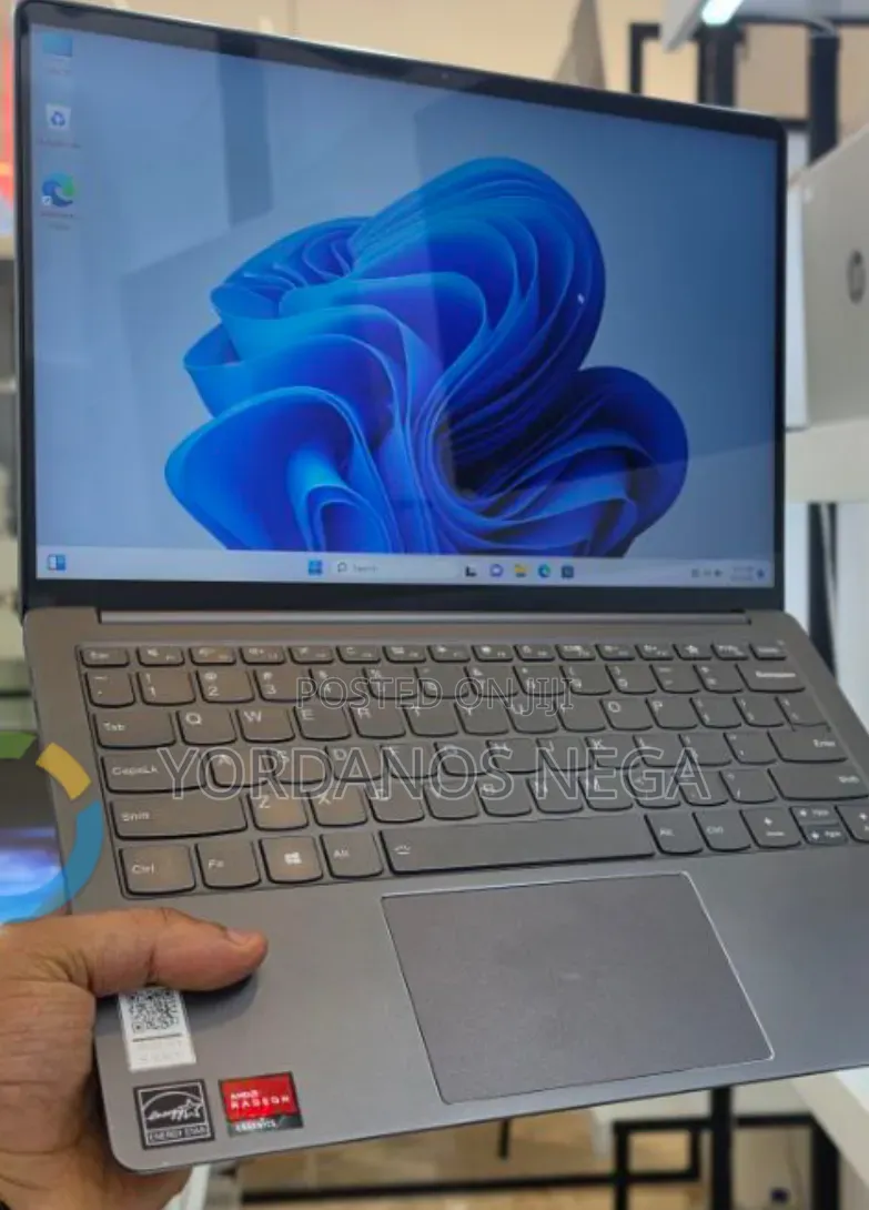 New Laptop Lenovo IdeaPad Z710 16GB AMD Ryzen 7 SSD 512GB