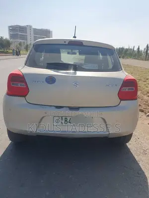 Suzuki Swift 2022 Silver
