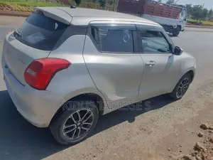 Suzuki Swift 2022 Silver