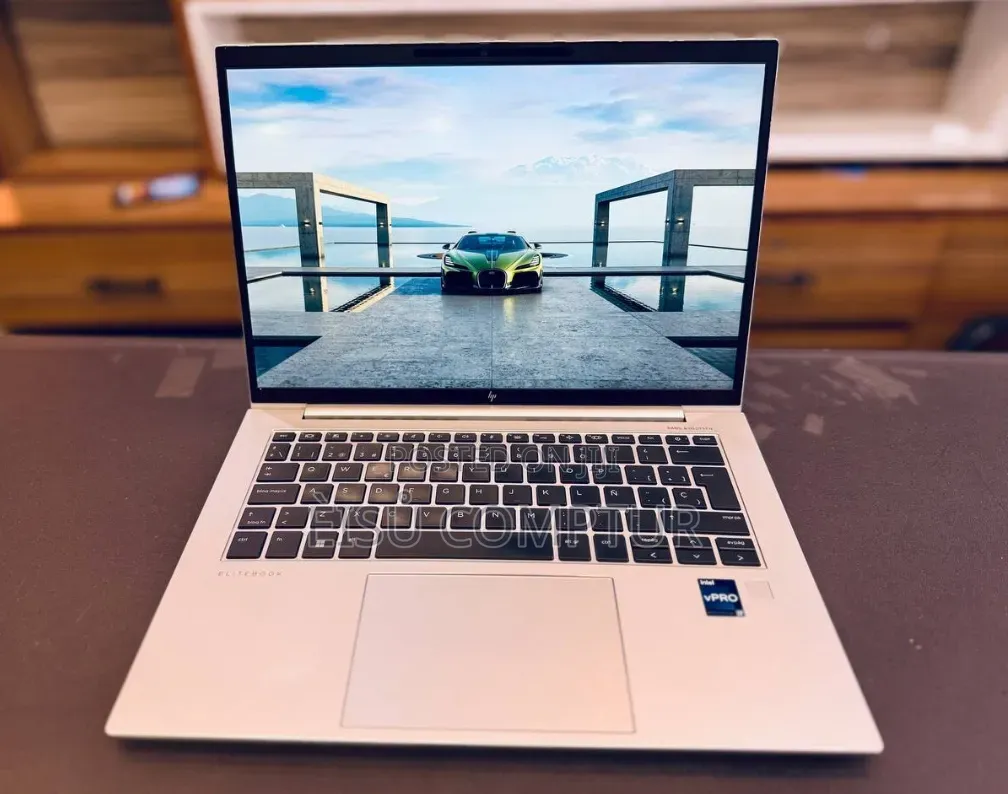 New Laptop HP EliteBook 1040 G8 16GB Intel Core i7 SSD 512GB