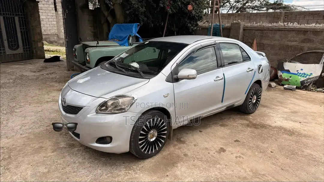 Toyota Belta 2007 Gray