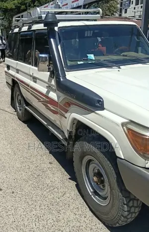 Toyota Land Cruiser 2012 White