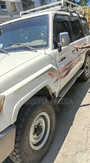 Toyota Land Cruiser 2012 White