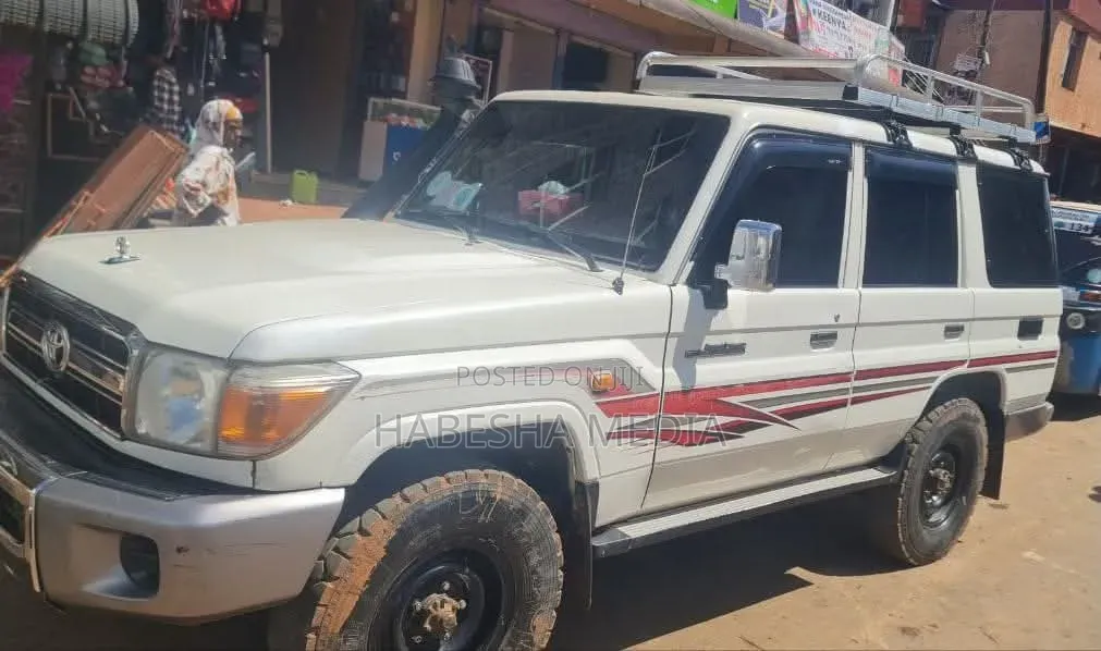 Toyota Land Cruiser 2012 White