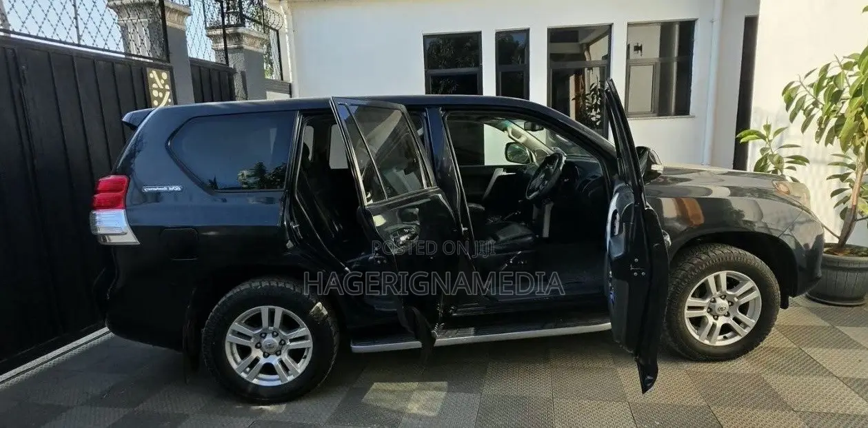 Toyota Land Cruiser Prado 2012 Black
