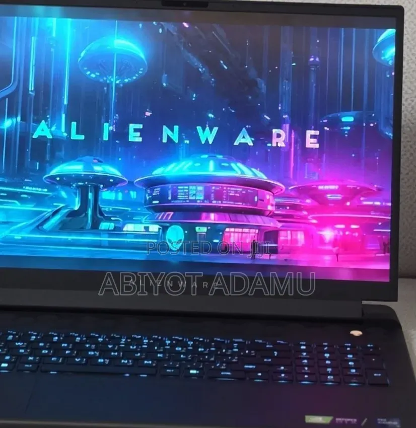 New Laptop Alienware M18 R2 16GB Intel Core i9 SSD 2T