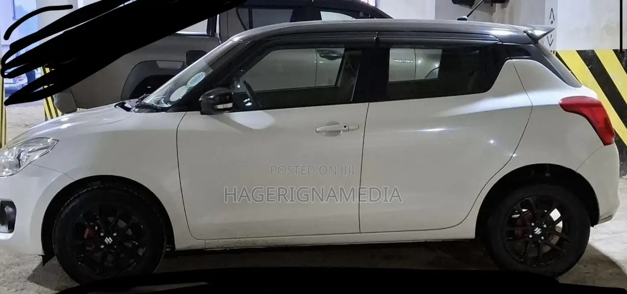 Suzuki Swift 2022 White