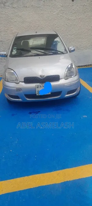 Toyota Vitz 2002 Silver