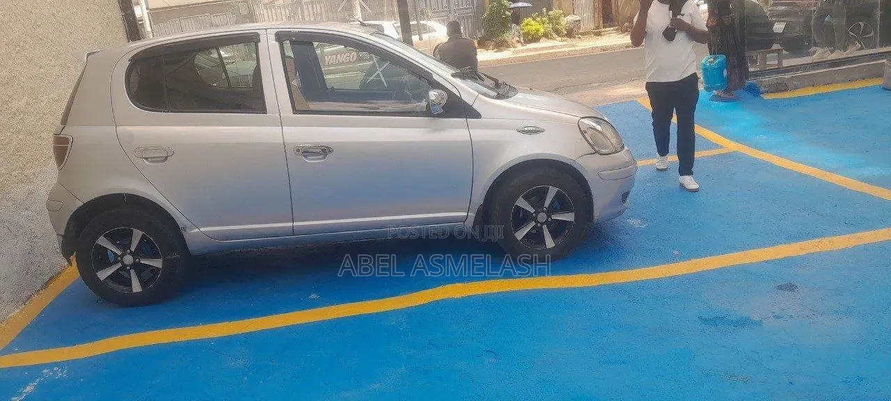 Toyota Vitz 2002 Silver
