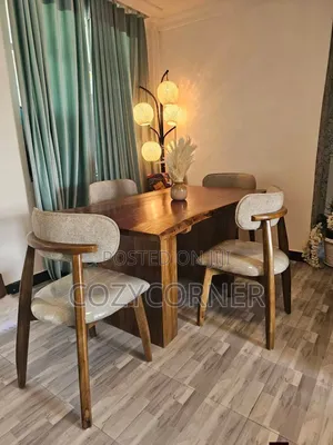 Durable Solid-Wood 4 Seaters Dining Table. በዋንዛ የተሰራ