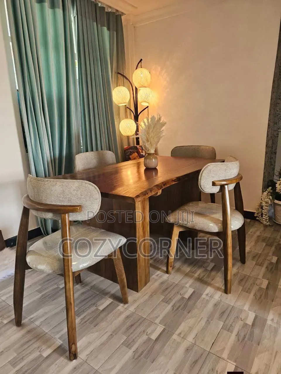 Durable Solid-Wood 4 Seaters Dining Table. በዋንዛ የተሰራ