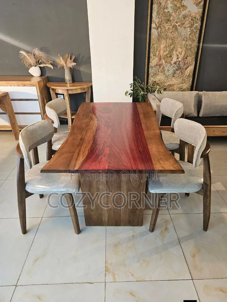Durable Solid-Wood 4 Seaters Dining Table. በዋንዛ የተሰራ
