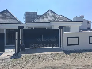 5bdrm Farm House in Yeka for sale