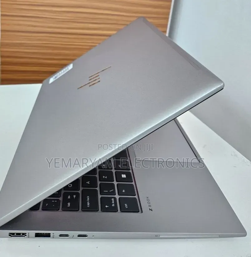 New Laptop HP ZBook Firefly 14 G10 16GB Intel Core i7 SSD 512GB