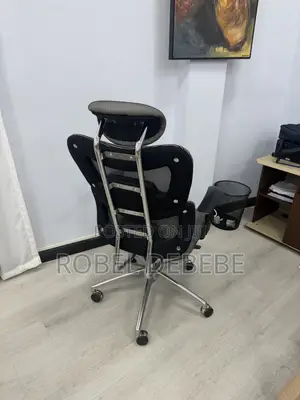 Swevil Chair
