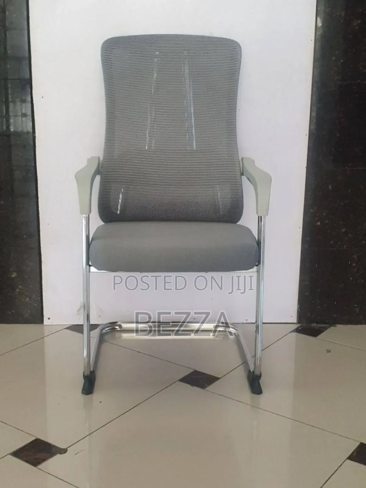 Gust Chair (Silver Couler)