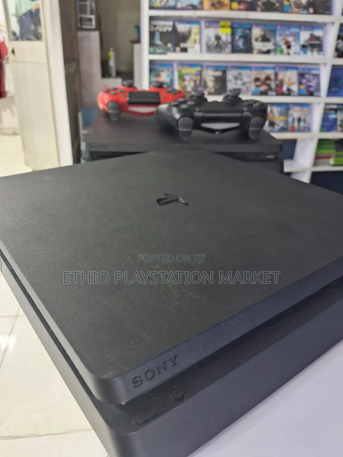 PlayStation 4 Slim Gaming Consol
