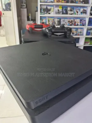PlayStation 4 Slim Gaming Consol