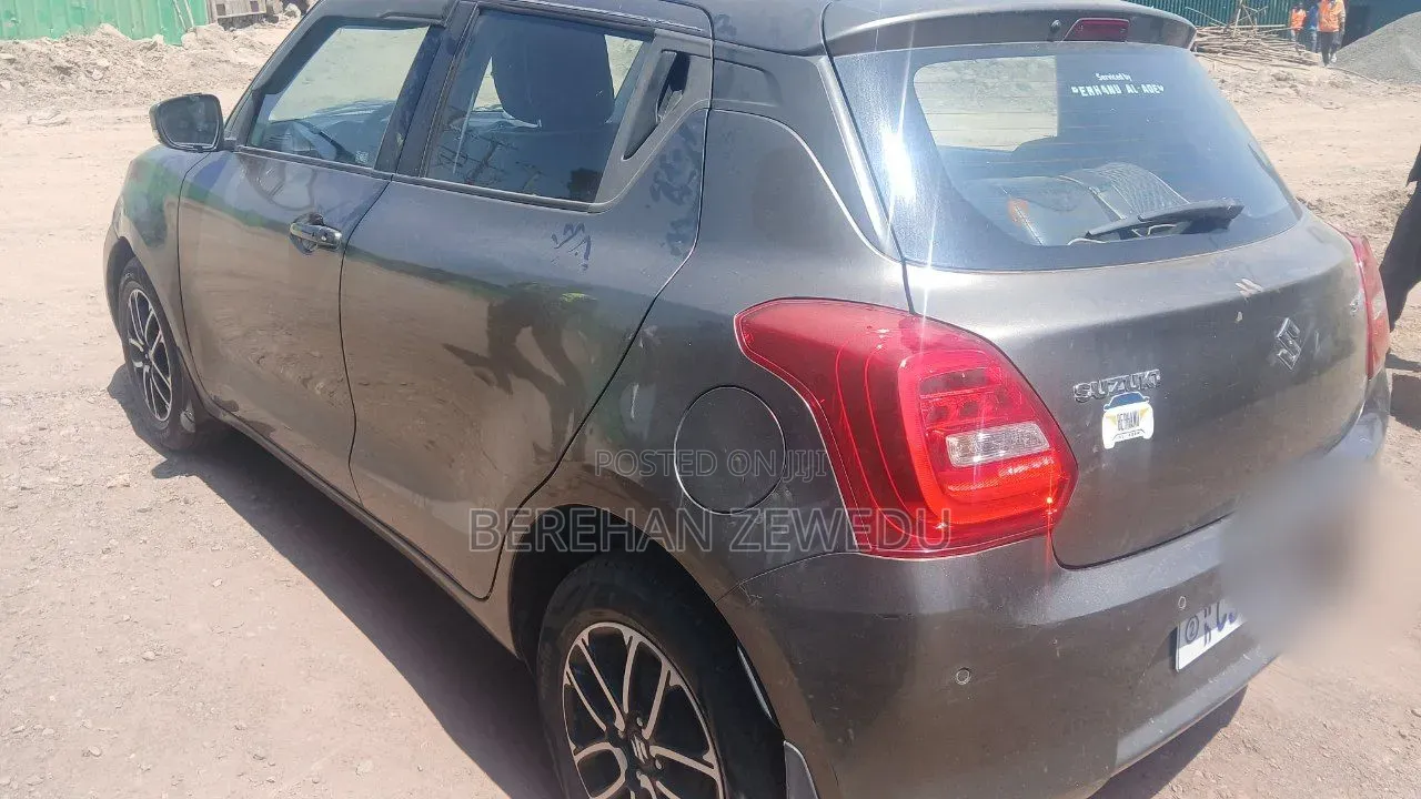 Suzuki Swift 2023 Gray