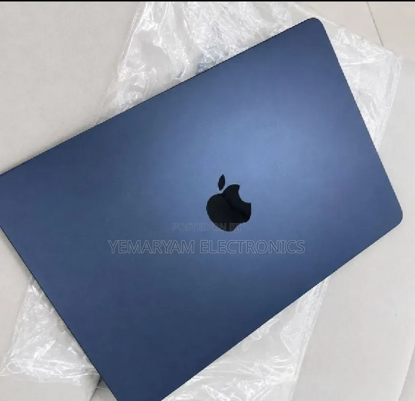 New Laptop Apple MacBook Air 2022 M2 8GB Apple M2 SSD 256GB