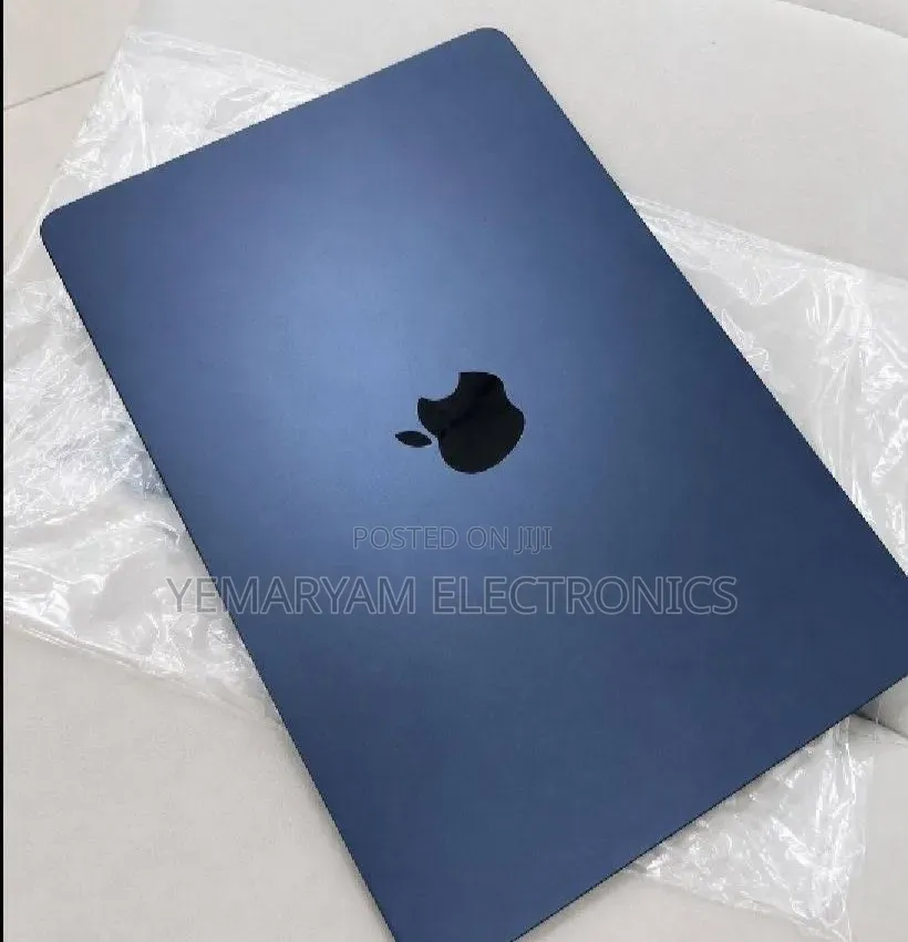 New Laptop Apple MacBook Air 2022 M2 8GB Apple M2 SSD 256GB
