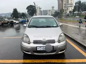 Toyota Vitz 2003 Silver